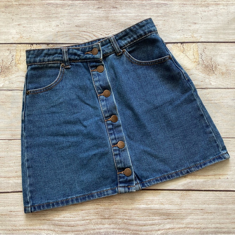 Forever 21 Buttoned Denim Mini Skirt Women’s Size Small Blue - Picture 1 of 6